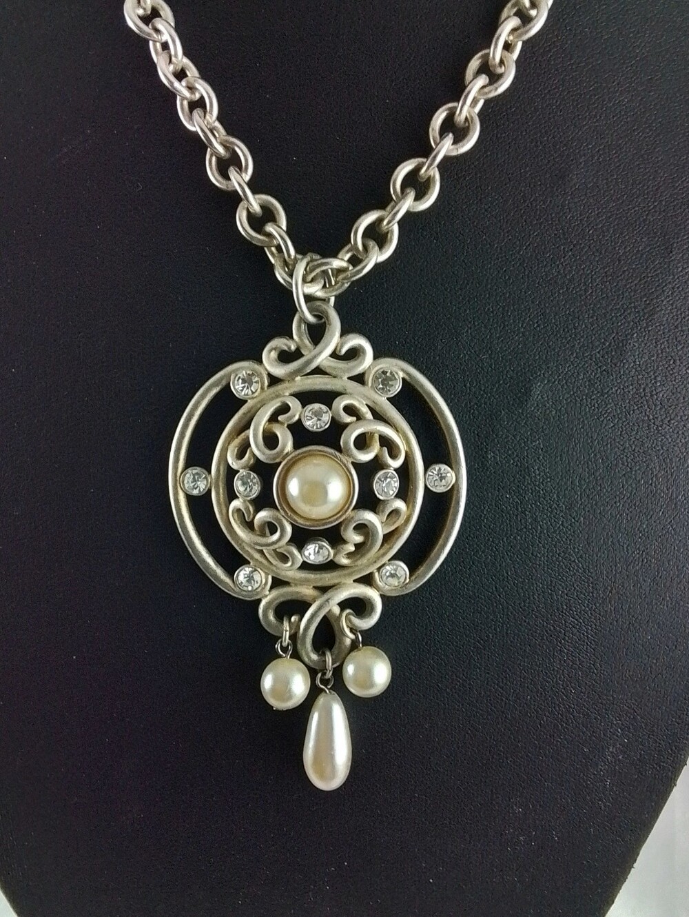 JASARA Signed Faux Pearl & Rhinestone Statement Necklace –  Silver Tone Pendant